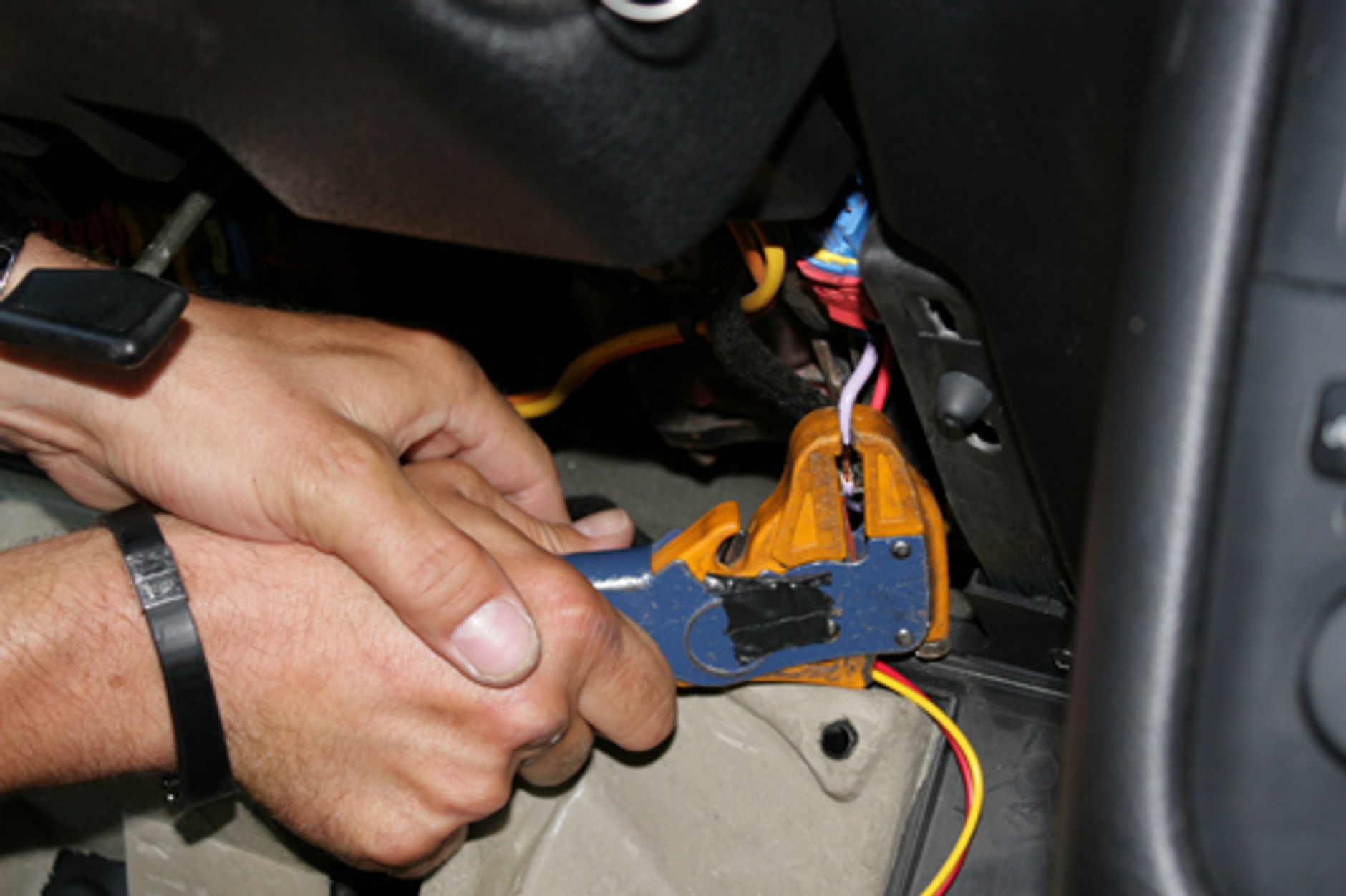 Jak zamontować akcesoryjne czujniki ciśnienia?