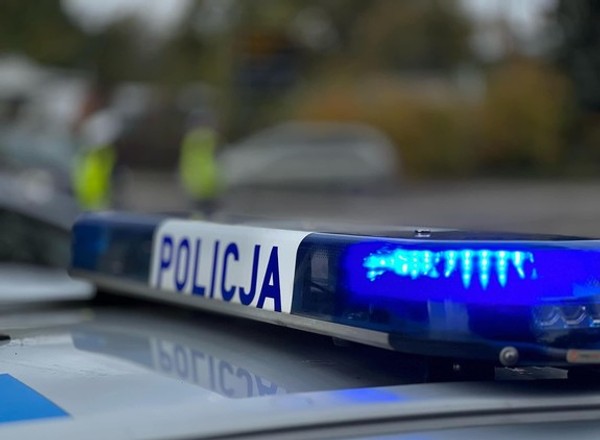 Kierowca audi zjechał z drogi i uderzył w drzewo. Śmiertelny wypadek w Woli Wyżnej