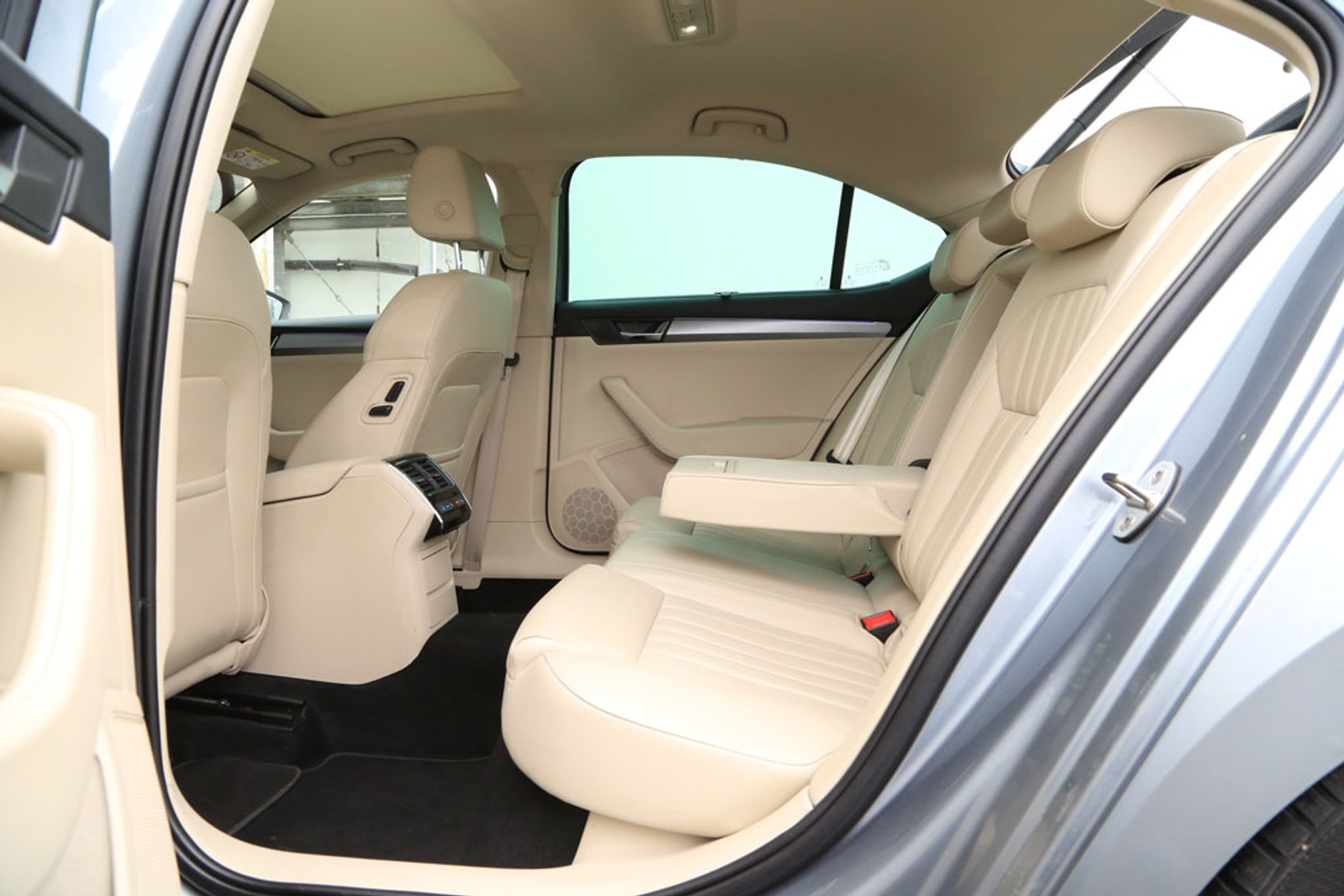 Skoda Superb 1.4 TSI ACT Style - klasa średnia małolitrażowa