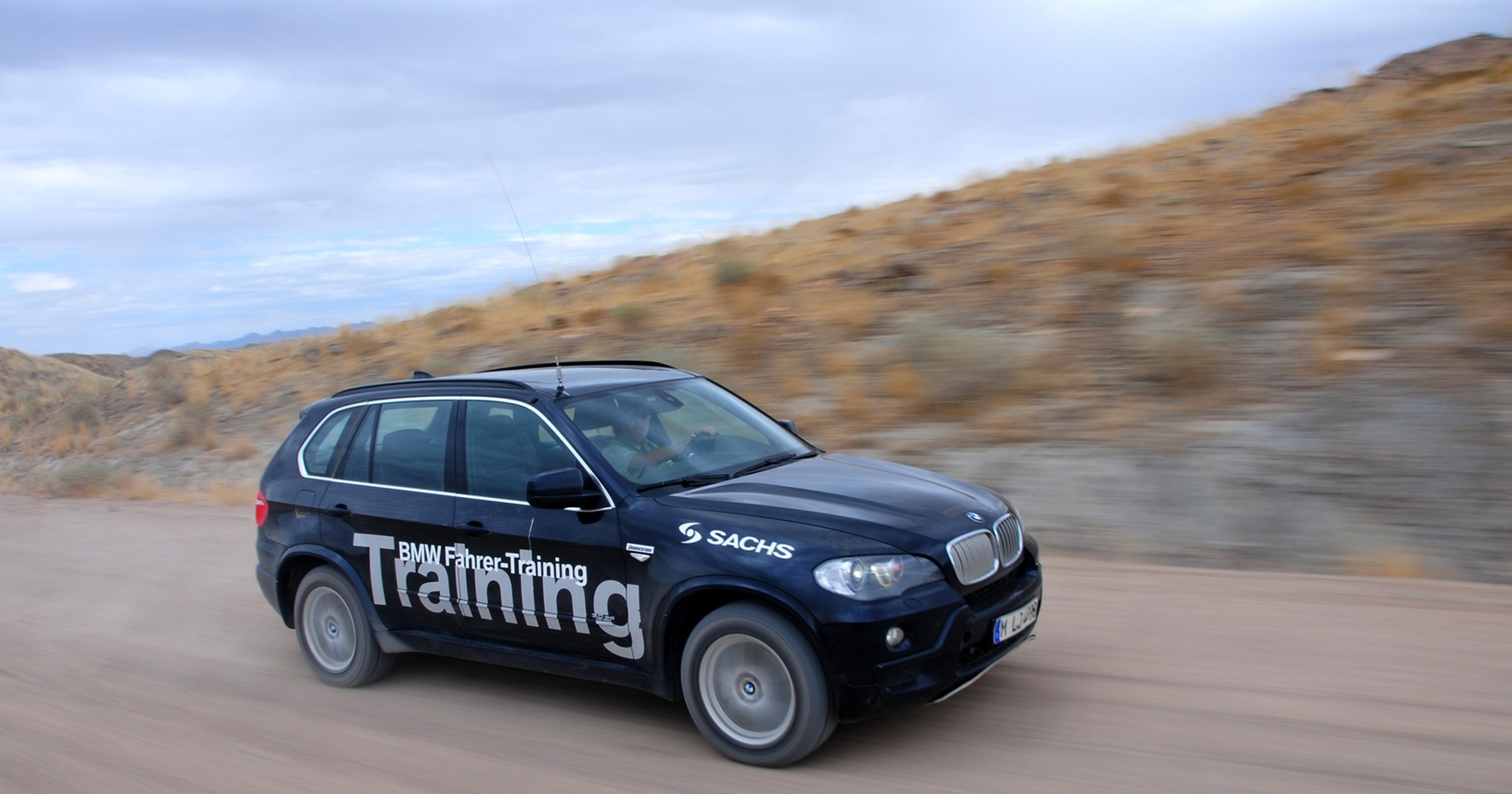 BMW X5 na pustyni