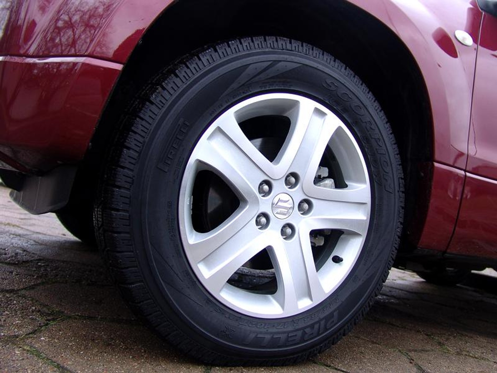 Suzuki Grand Vitara 2.0i DX 5d: terenowy atleta