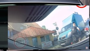 "Na Stop Chamie się oglądaj". Agresywny rowerzysta na kamerce