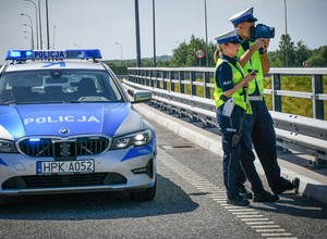 Trwają kontrole z wiaduktów. Jeden patrol w kilka godzin wystawia kilkadziesiąt mandatów
