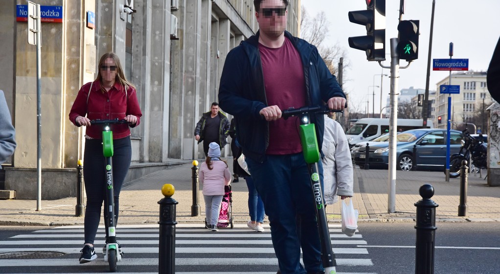 Hulajnogi elektryczne na ulicach