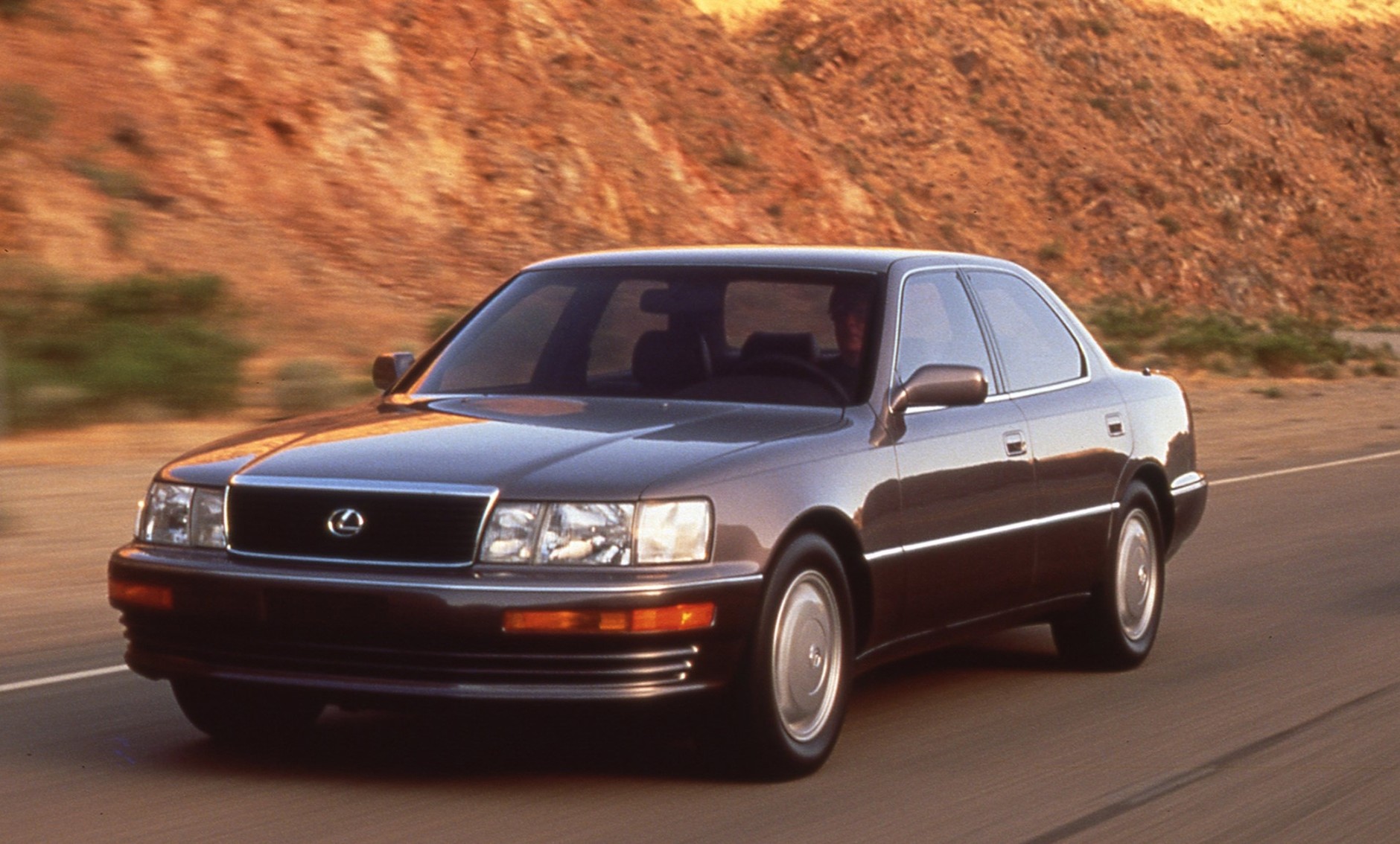 Lexus LS 400 (pierwsza generacja: 1989-1994)