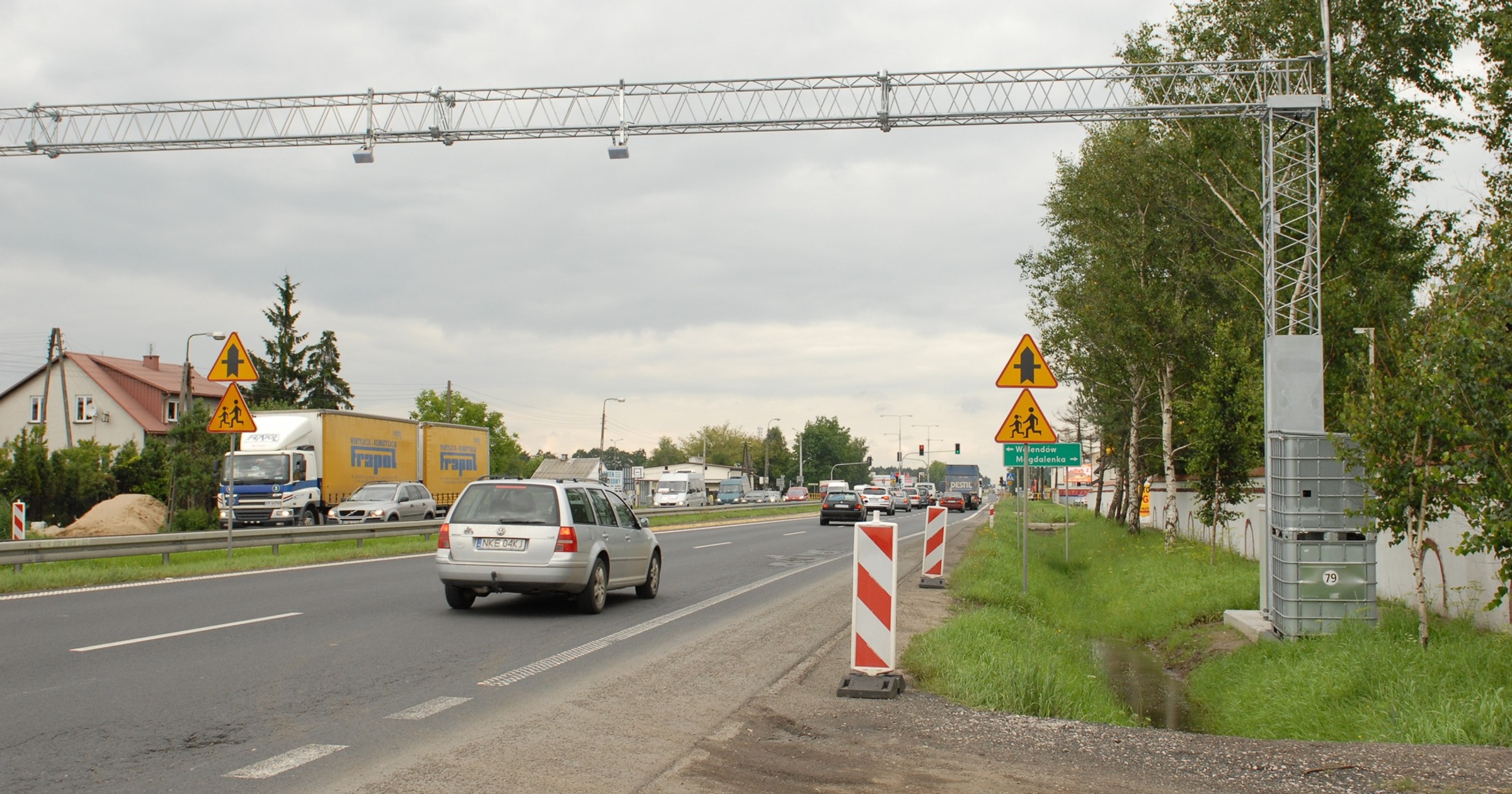 Bramownica na kamery do monitoringu wizyjnego przy drodze