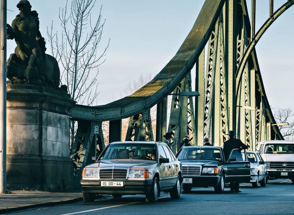 Wolność przyjechała Mercedesem, czyli jak uwolniono superszpiega PRL-u Mariana Zacharskiego