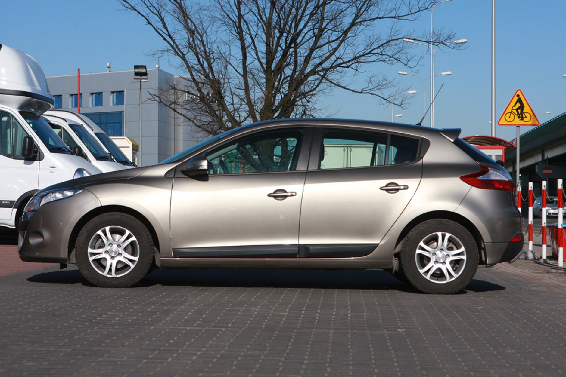 Peugeot 308 kontra Renault Megane: który używany kompakt jest lepszym wyborem?