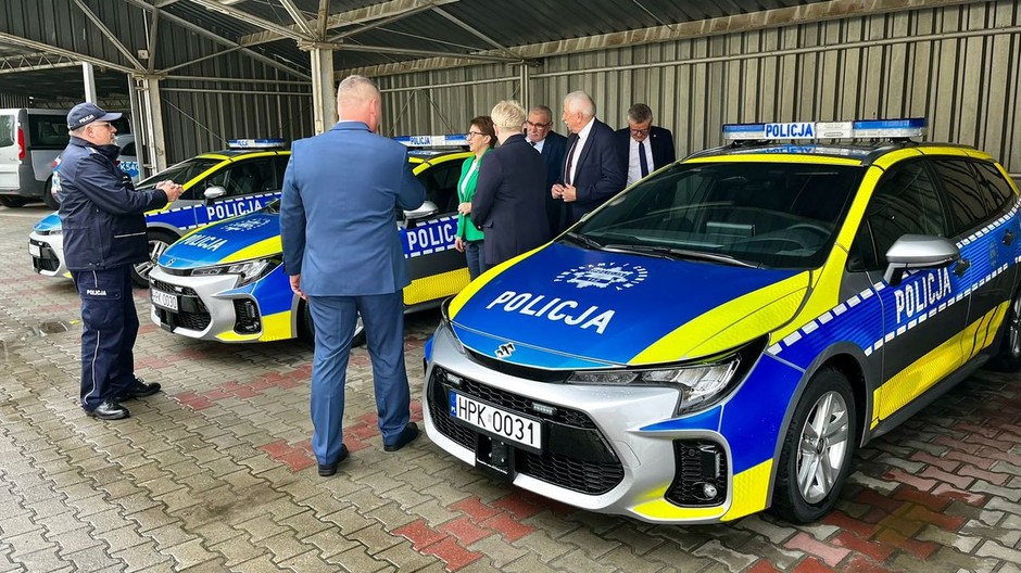 Nowe radiowozy dla kolbuszowskiej komendy
