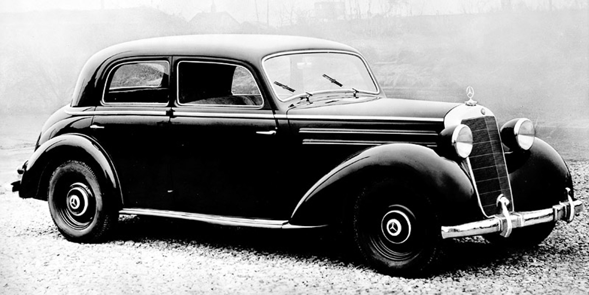 Mercedes-Benz E: historia gwiazdy klasy średniej wyższej (250 fotografii)