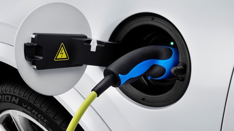 Ładowanie samochodu elektrycznego