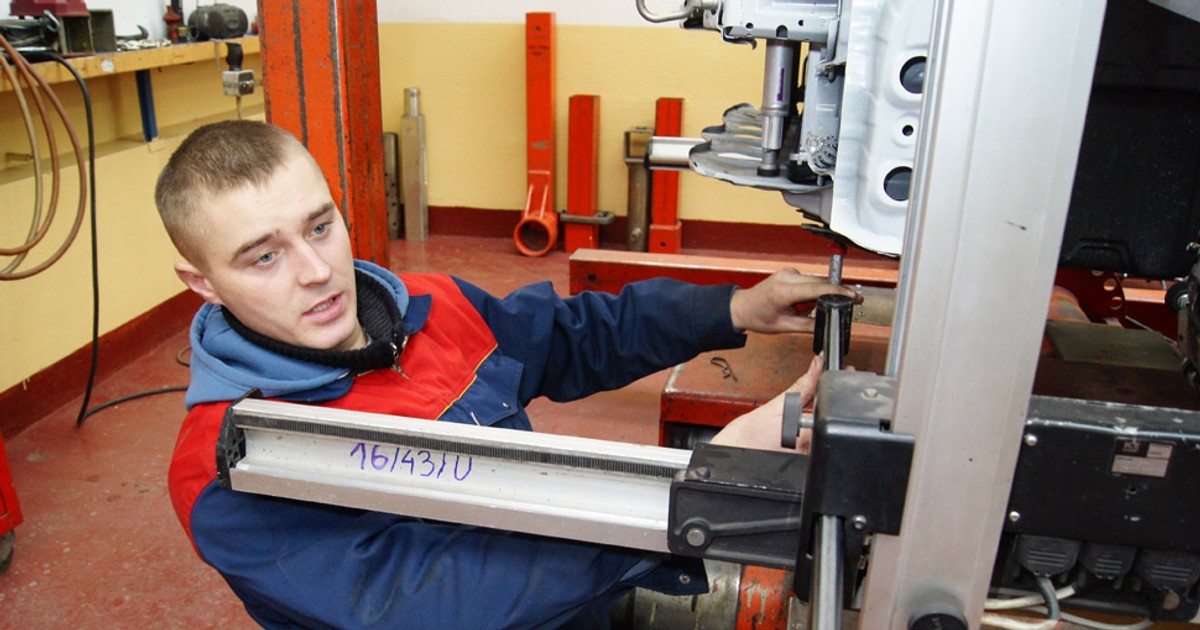 Po wypadku warto zmierzyć auto. Zobacz jak zrobić to dobrze