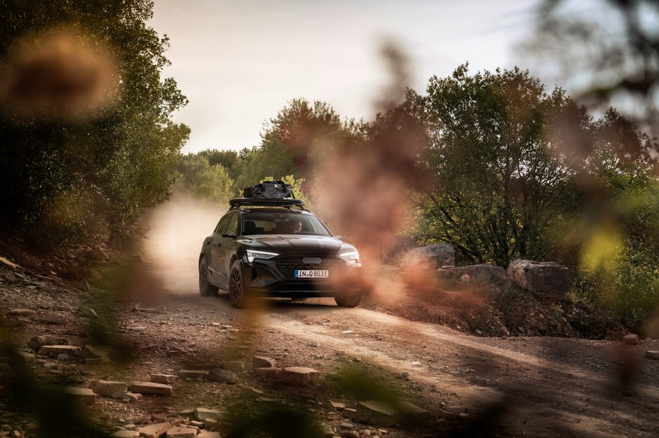 Audi Q8 e-tron edition Dakar