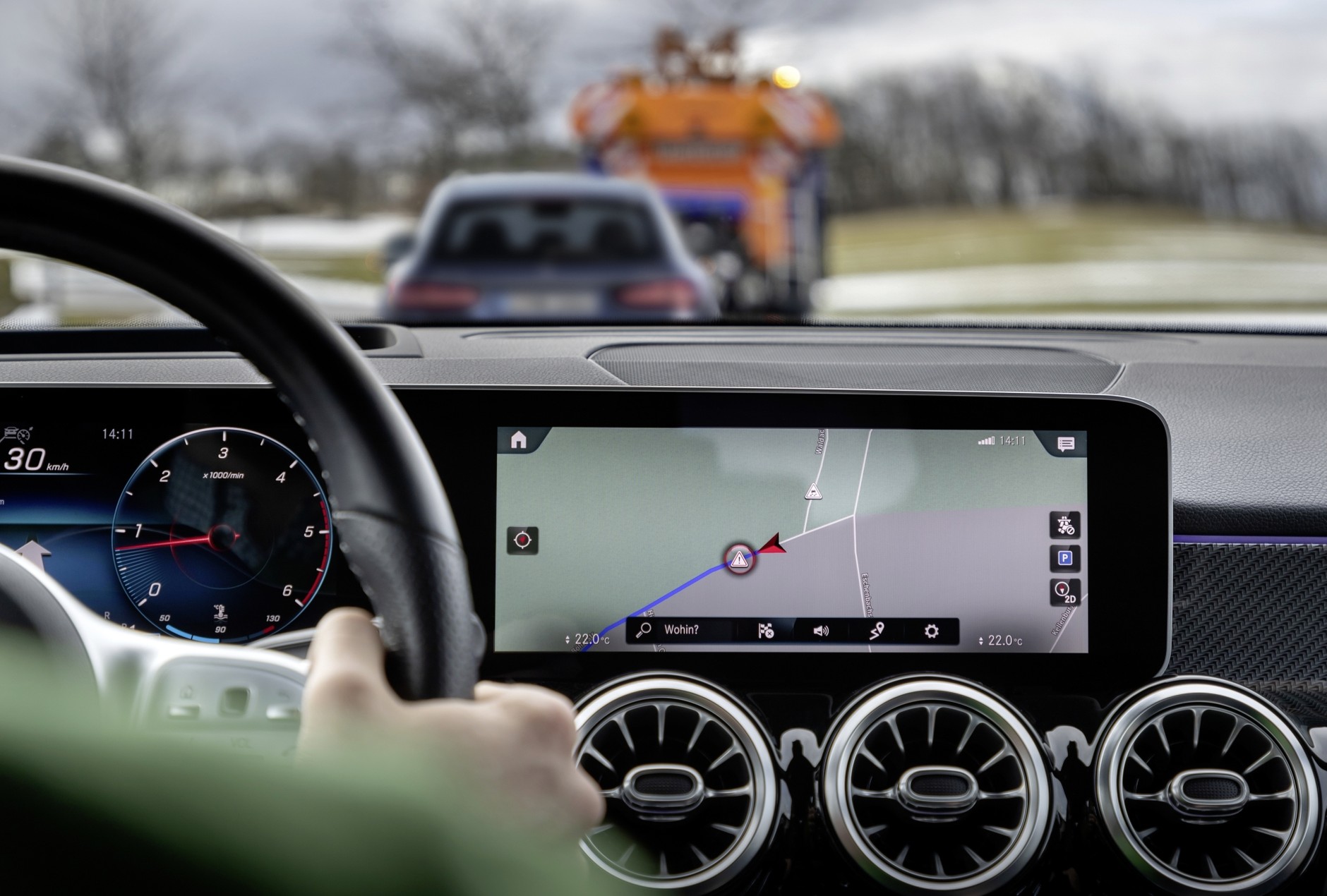 Mercedes z łącznością Car2X (Car-to-X) do wzajemnego ostrzegania kierowców i powiadamiania służb