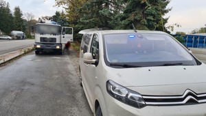 Inspektorzy ITD zatrzymali niszczyciela dróg. Pompogruszka przeładowana betonem