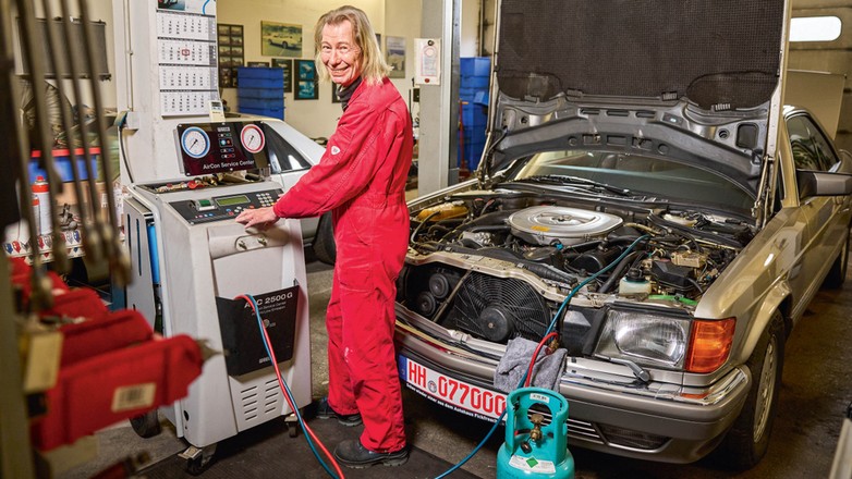 Serwis klimatyzacji w starszym aucie. Jak to zrobić, aby było dobrze?