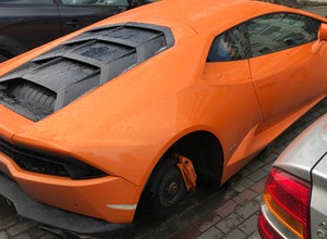 Z rozbitego Lamborghini zginęły koła. Ile mogą kosztować?