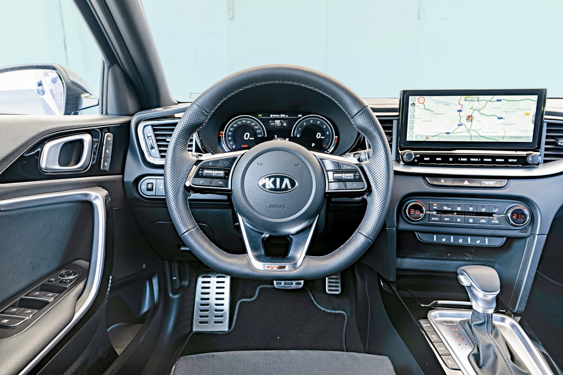 Kia Ceed 1.4 T-GDI - kokpit