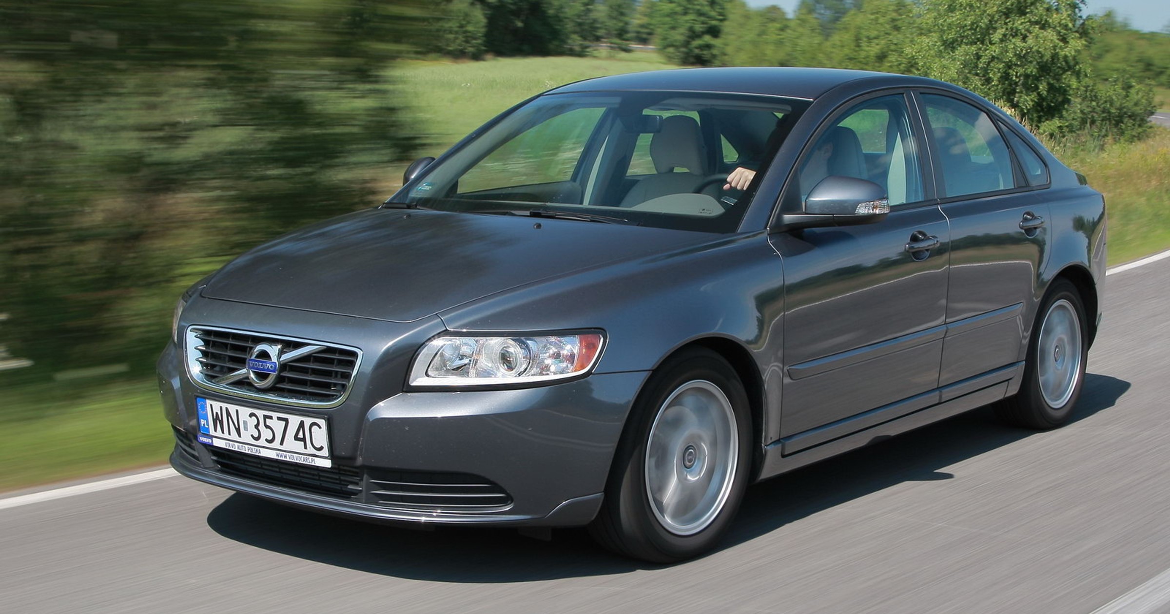 001_volvo_v40