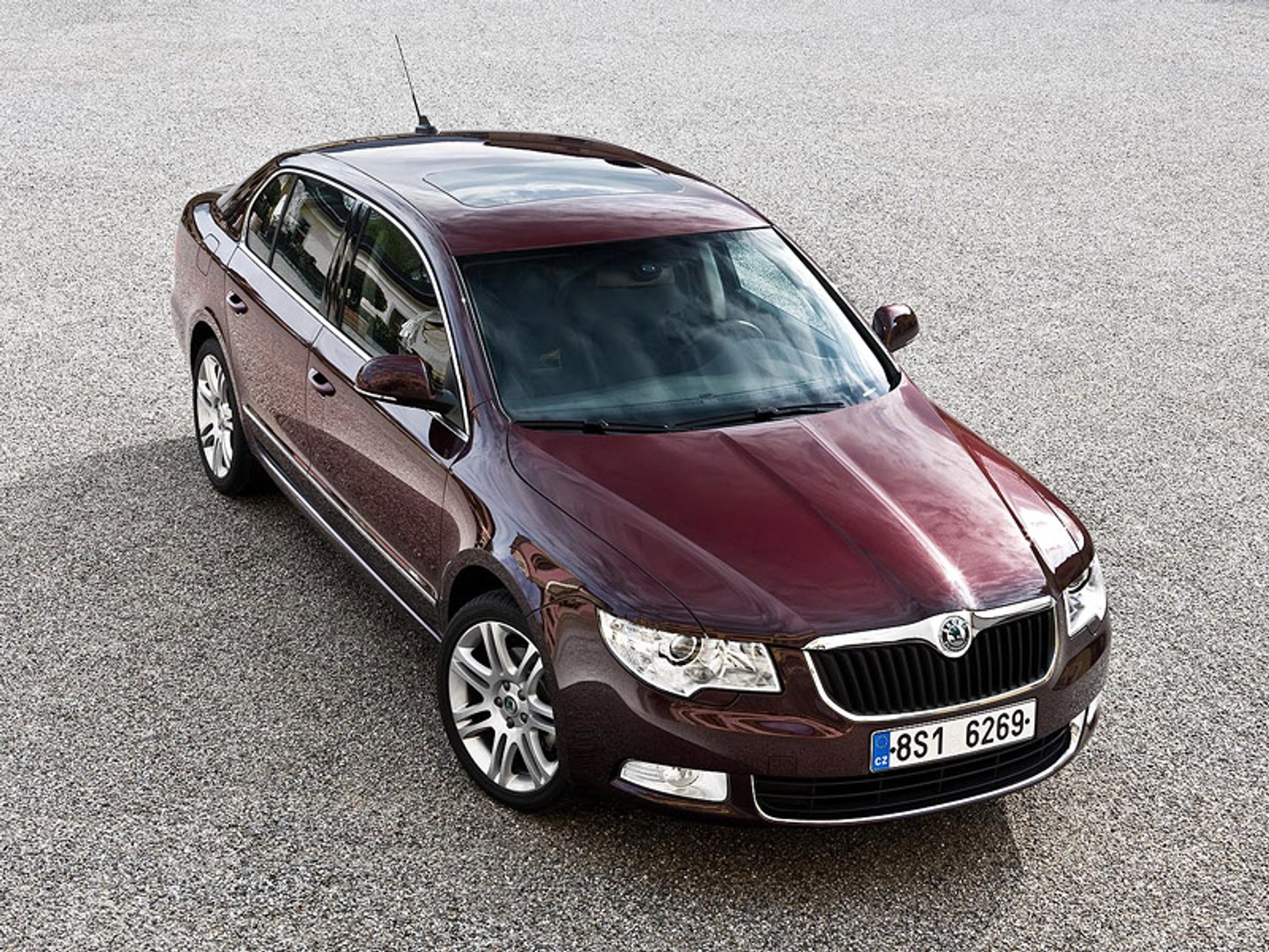 Škoda Superb: 4 lata gwarancji, 120 tys. km i bezpłatny serwis!