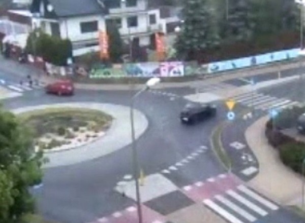 Potrącił dziecko na przejściu i odjechał. Policja poszukuje kierowcy