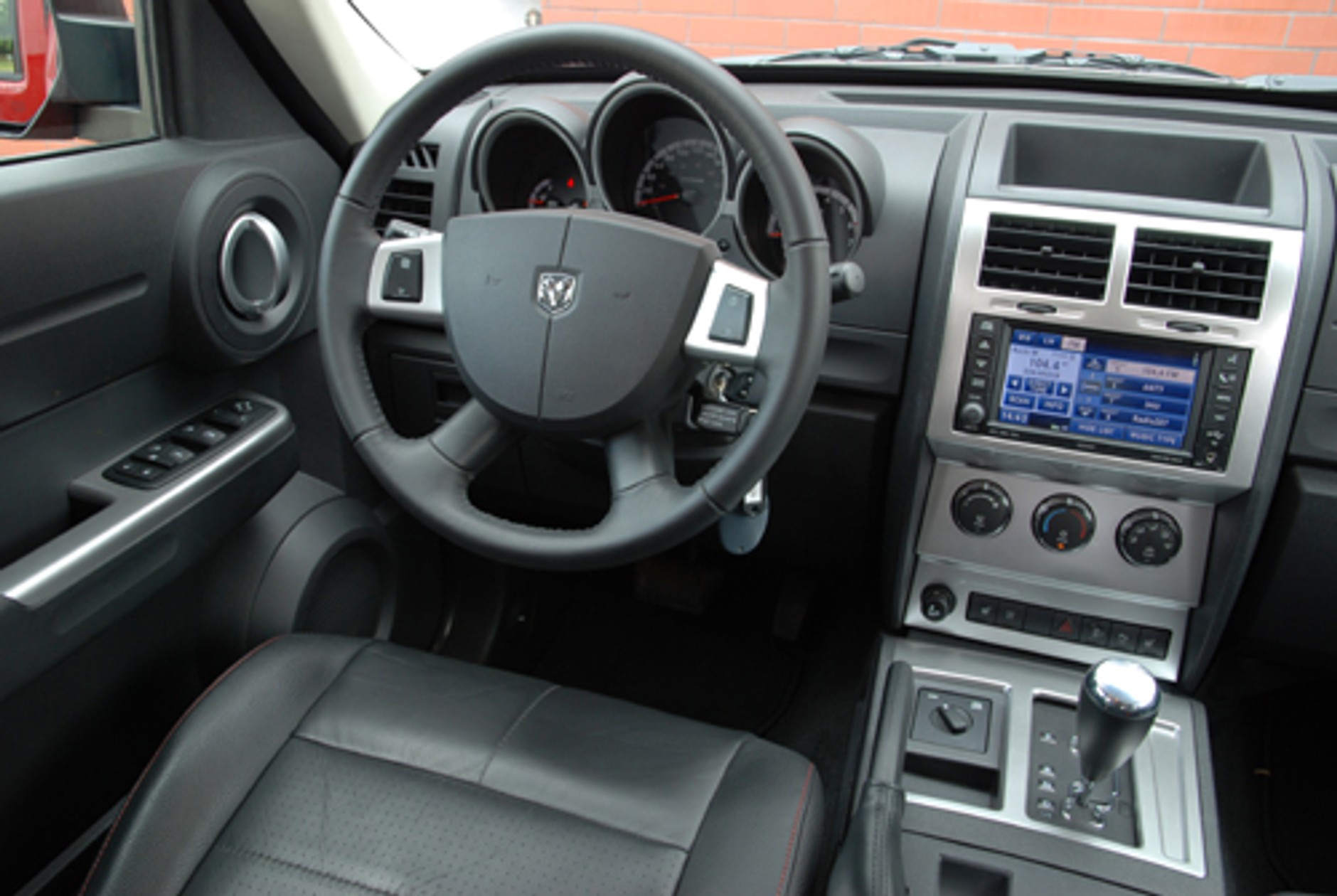 Dodge Nitro RT 4.0 - Wybuchowy, ale bez dopalacza