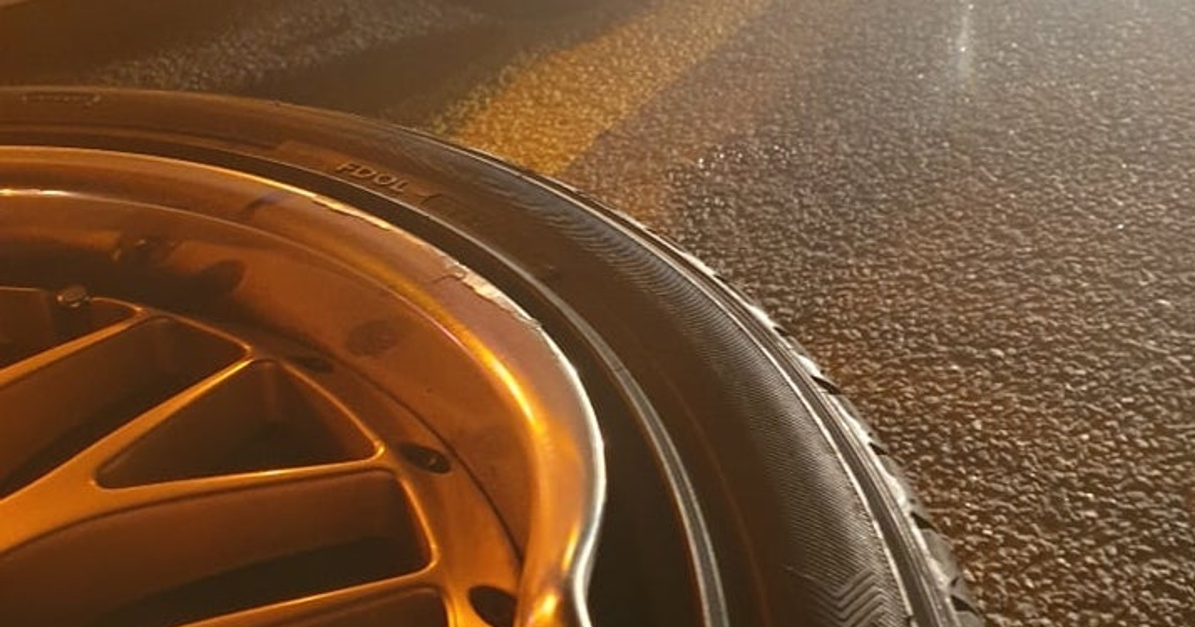 Uszkodzone koło na budowie drogi A1