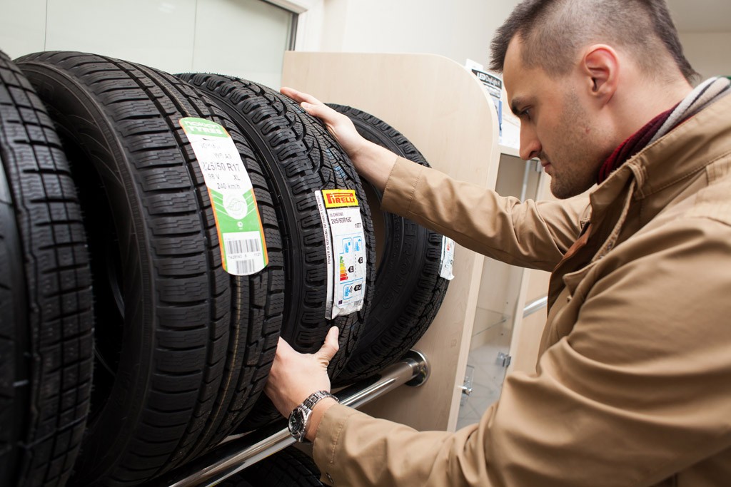 Opony na sklepowej półce