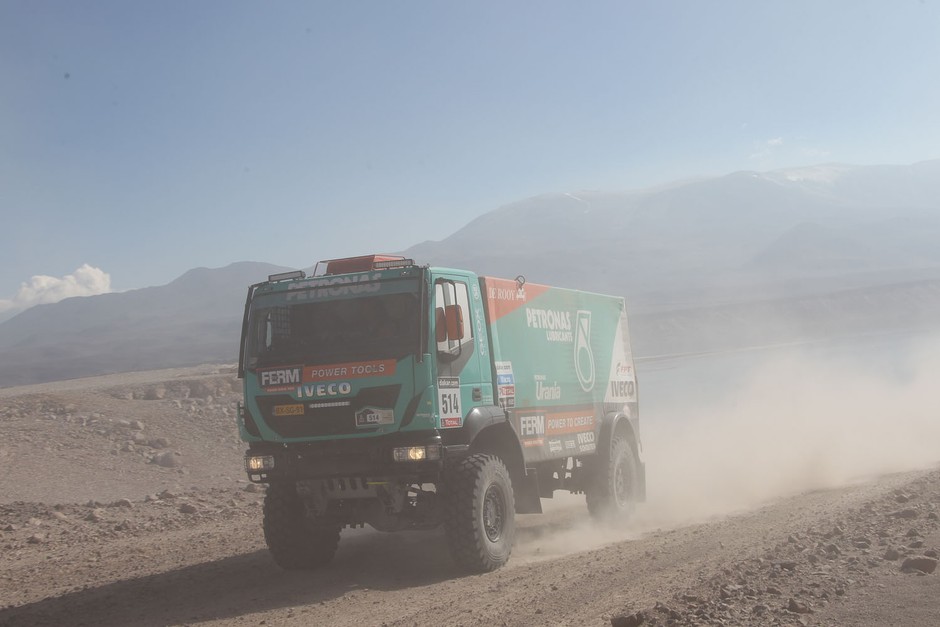 Dakar 2013: ciężarówka bez skrzyni, Małysz traci oddech (13. etap, wyniki, galeria)