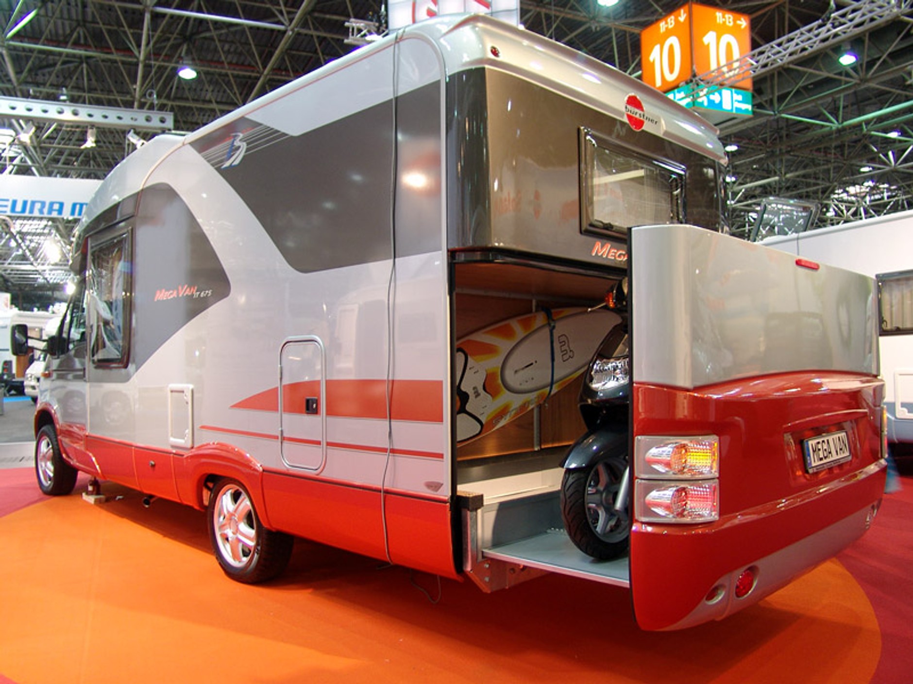 Caravan Salon Düsseldorf 2007: Caddy Life i moda na nowy sezon (fotogaleria)