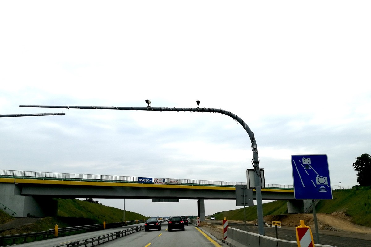 Znak D-51a to oznaczenie ważnej strefy. Kierowcy dostają mandaty na potęgę