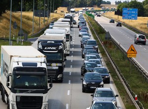 Kierowcy widzą te znaki drogowe i wpadają w popłoch. Wyjaśniamy, co oznaczają