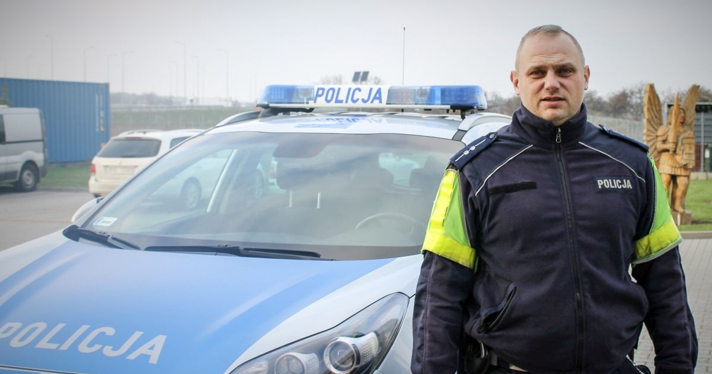 Policjant drogówki skutecznie reanimował 37-letniego rowerzystę