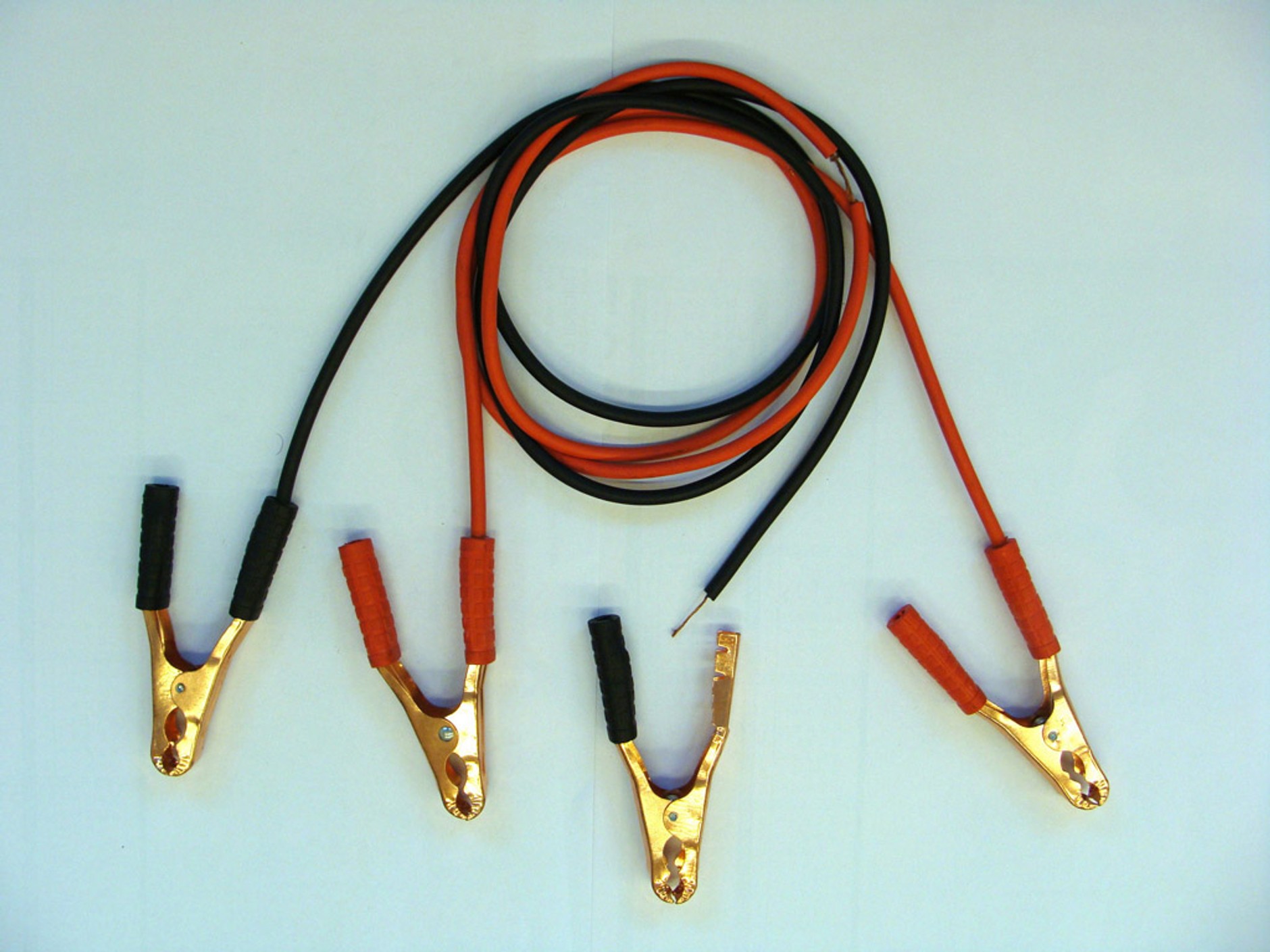 Skandal! AutoBadziewie: kable rozruchowe, linki i haki które możesz wyrzucić do kosza