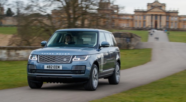 Range Rover P400e - ekologia pałacowa