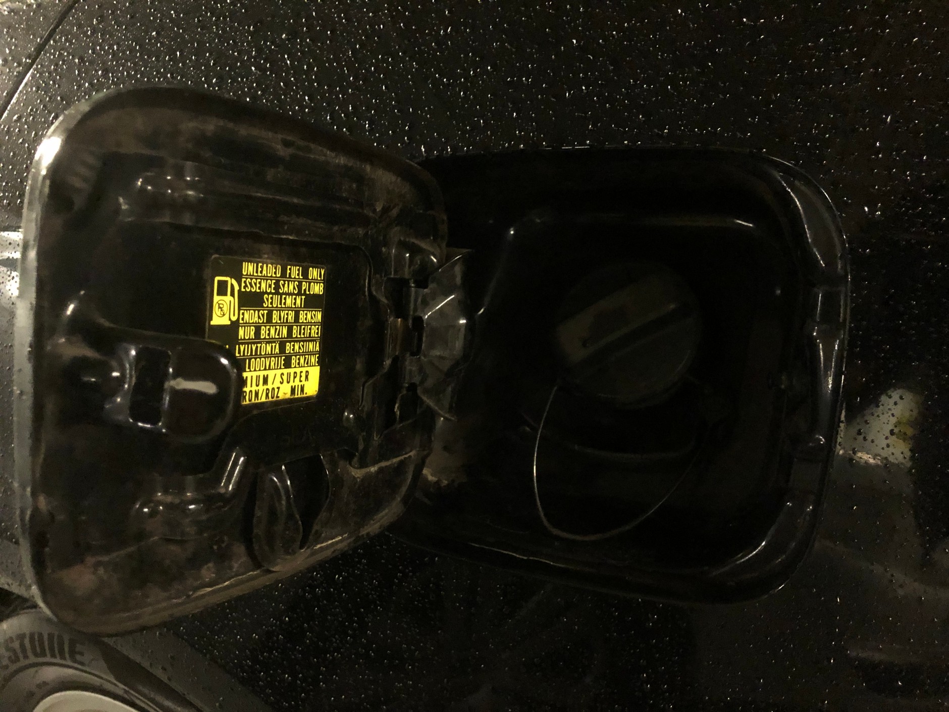 Informacje na klapce wlewu paliwa