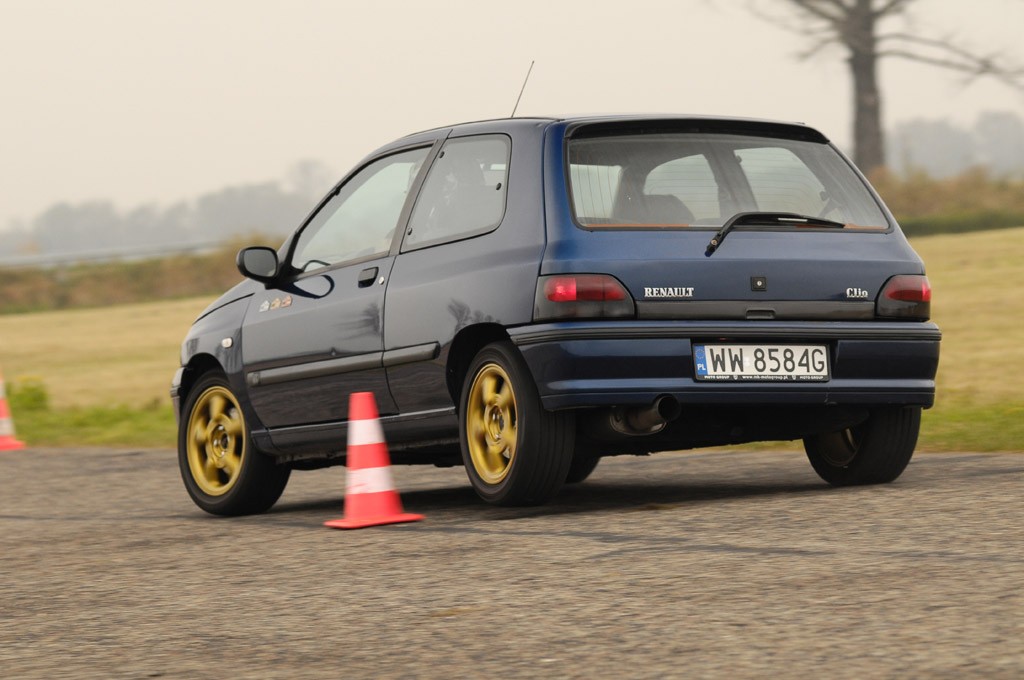 Renault Clio 1.8 16V: dziarski staruszek czy kupa złomu?