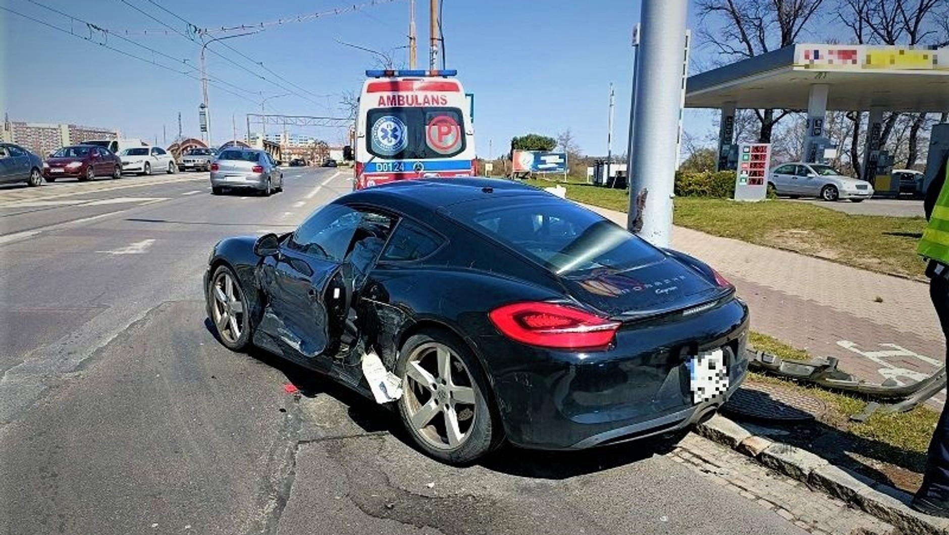 Porsche Cayman rozbite we Wrocławiu