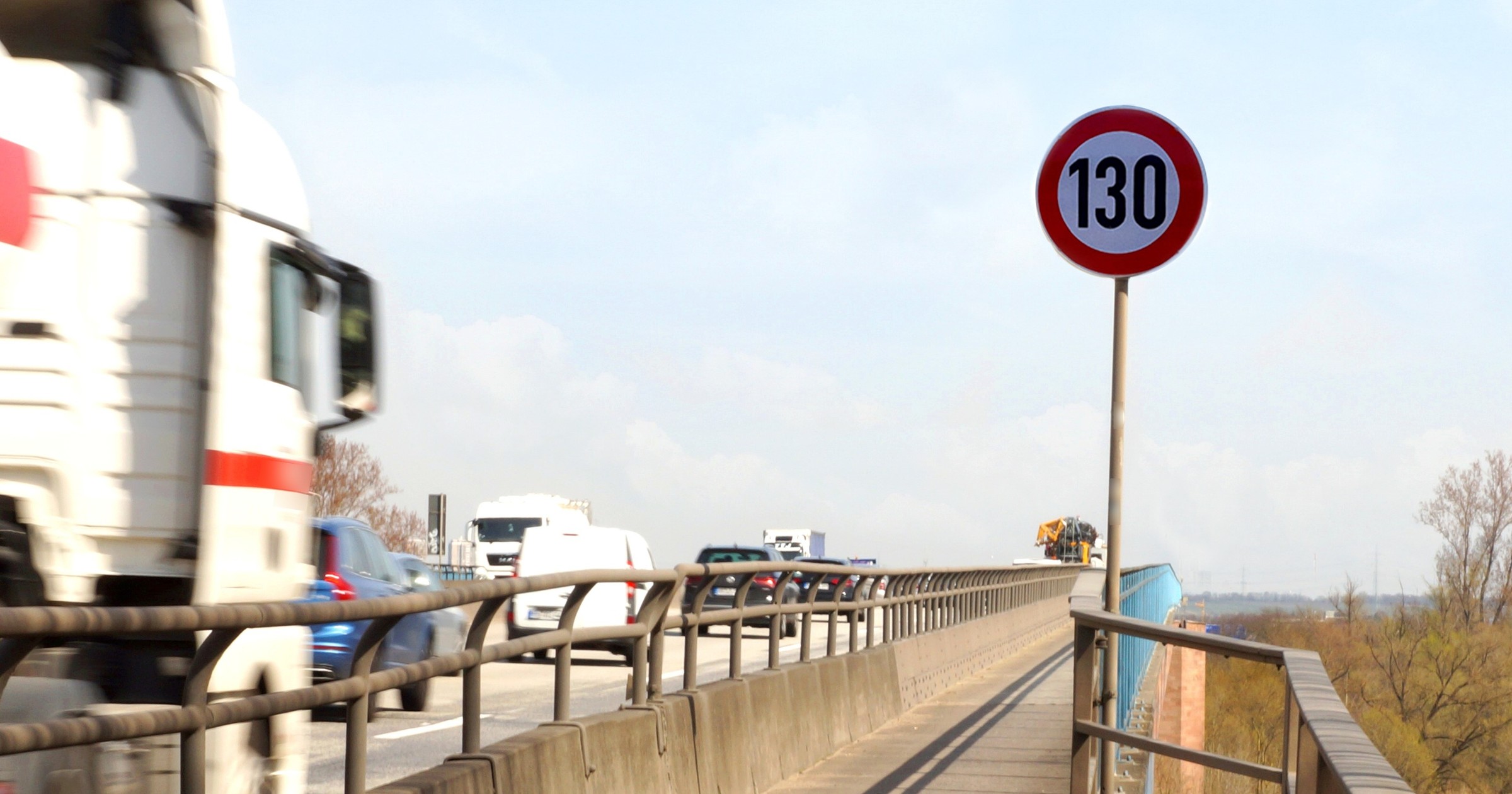 Autostrada w Niemczech, znak ograniczenia prędkości