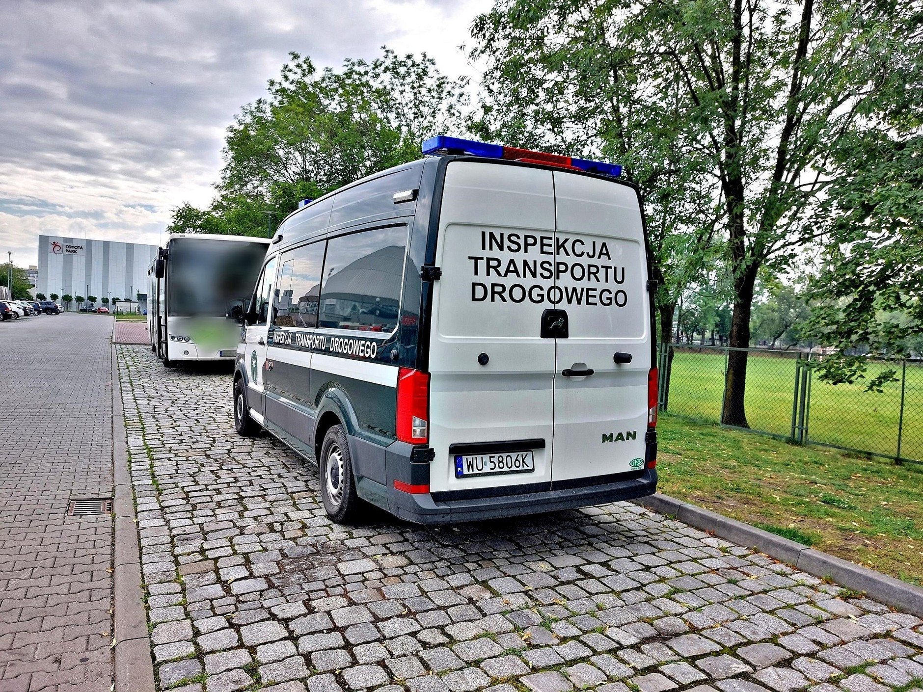 Inspektorzy ITD sprawdzili autokar przed wycieczką przedszkolaków