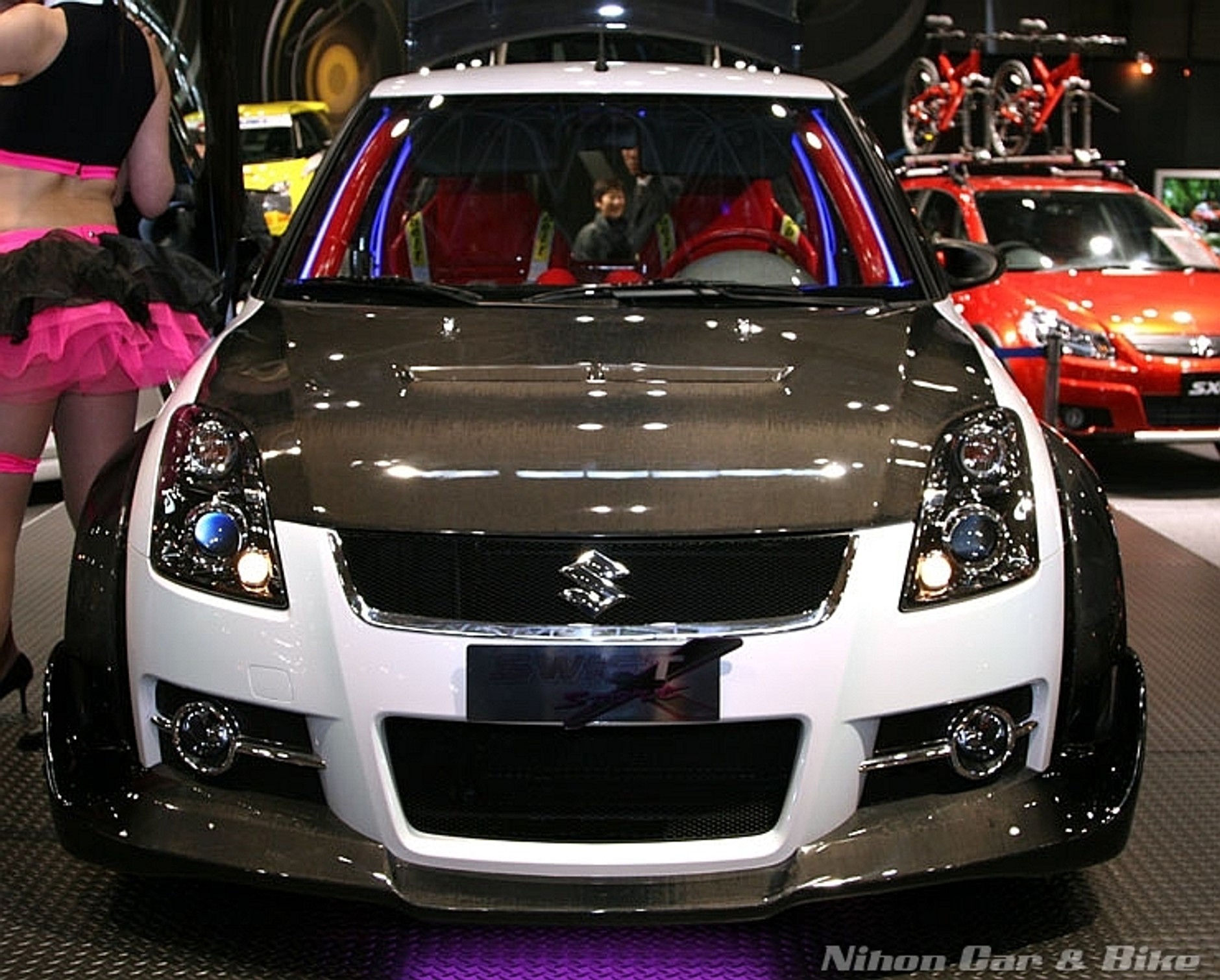 Suzuki Swift X Concept: czarno-biały hothatch