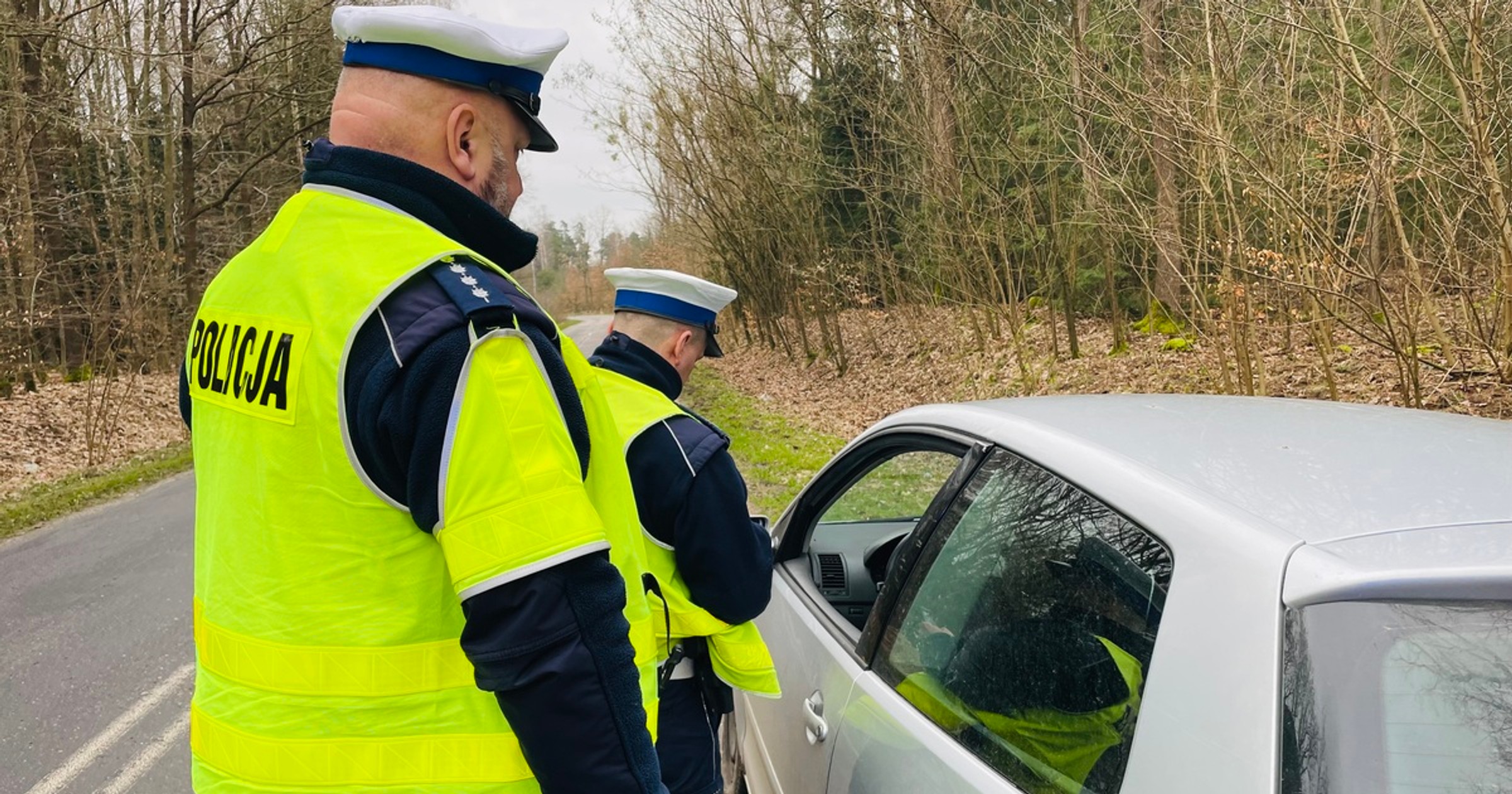 Policjanci zatrzymali ich za niesprawne światła. Kontrola ujawniła więcej - dużo więcej