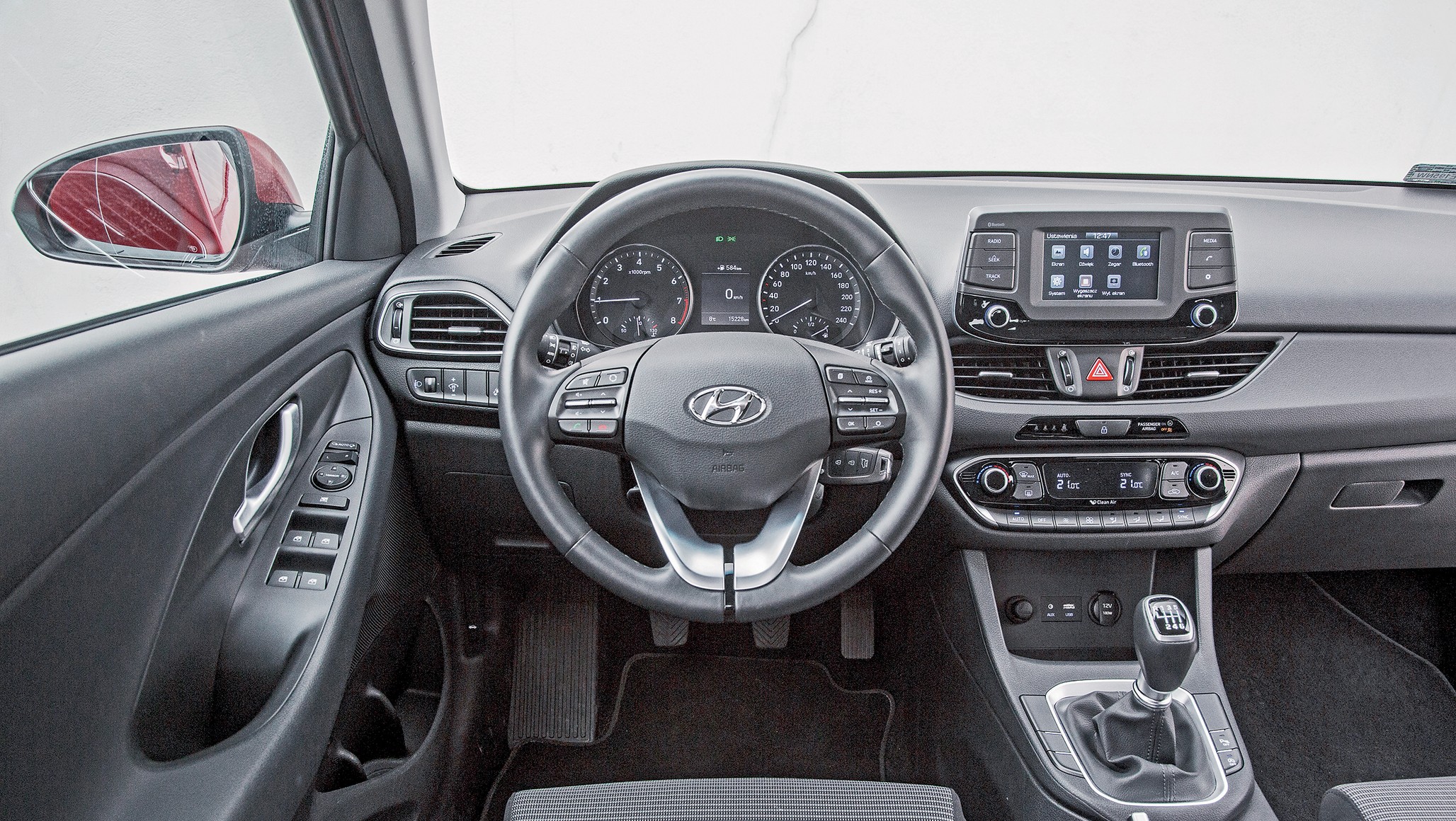 Gama nadwozi obejmuje hatchbacka, liftbacka i kombi, a paleta silników okazuje się „po europejsku” bogata.