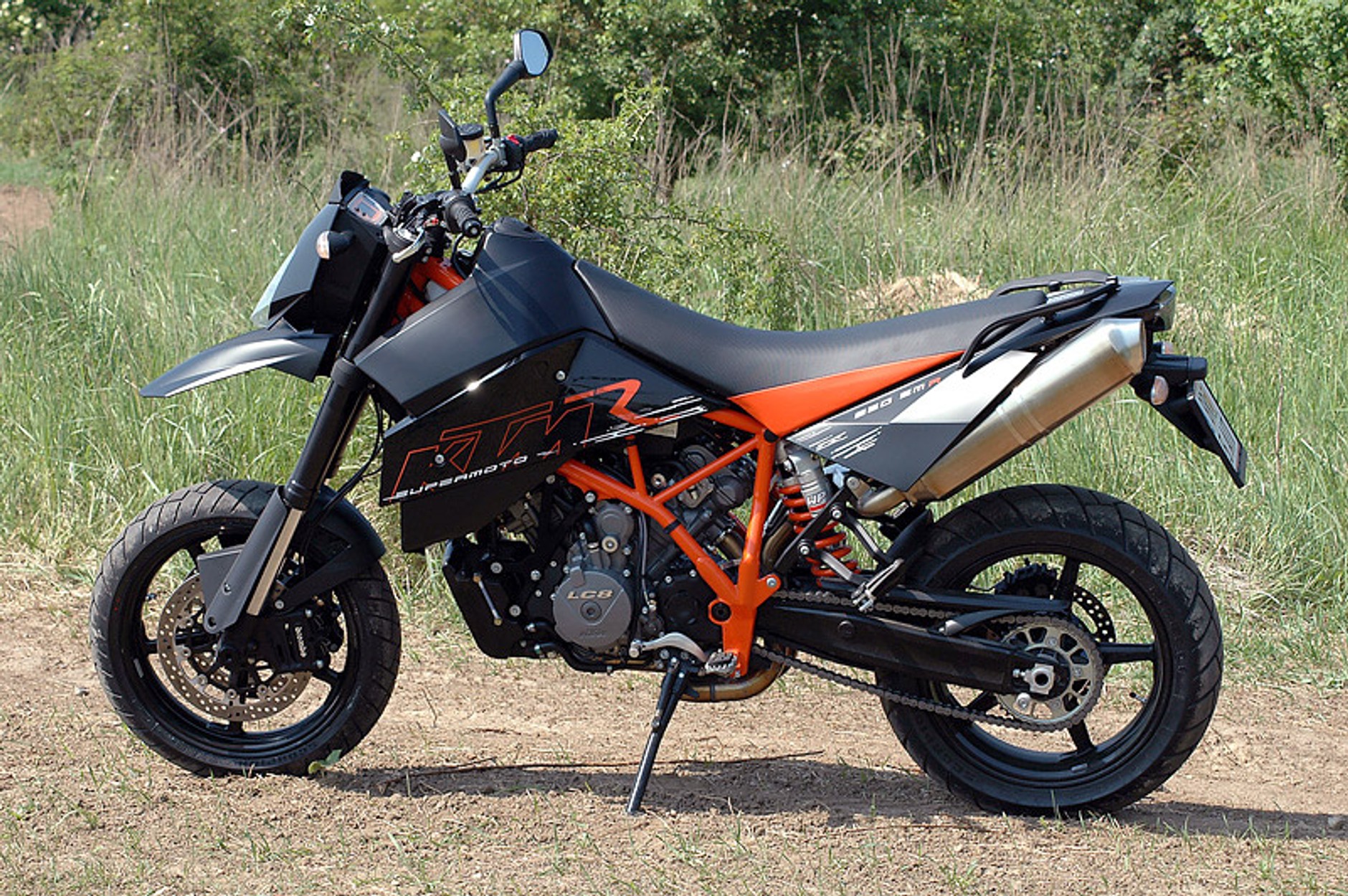 KTM 950 Supermoto R: duży dzikus (test)