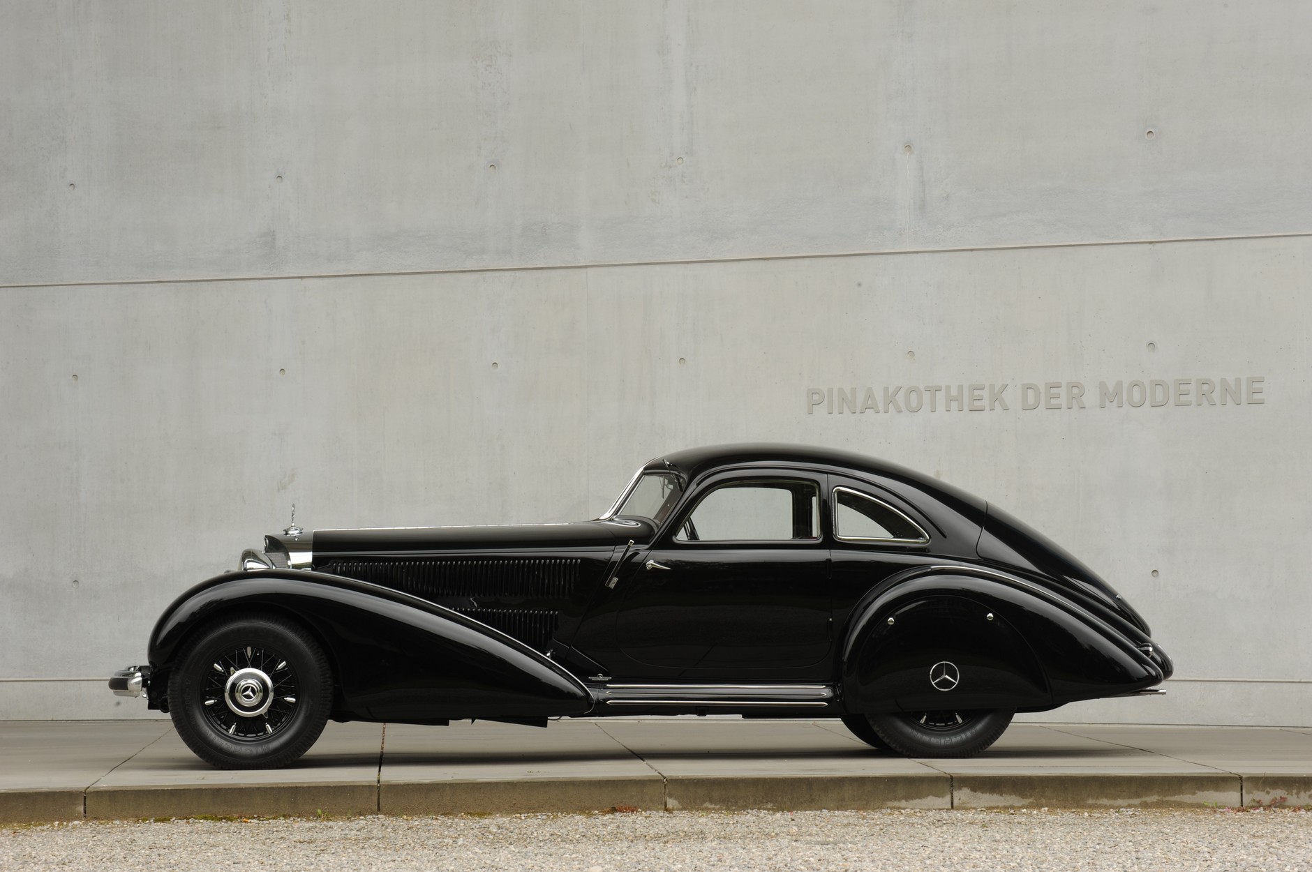 Mercedes 540 K Autobahn-Kurier (1938 r.; 180 KM): ten model ze specjalną opływową karoserią powstał z myślą o pierwszych niemieckich autostradach. Automobil należał wówczas do najszybszych drogowych samochodów na świecie (170 km/h).