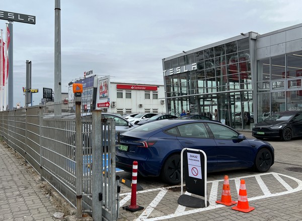Tesla sprzedała w 2024 r. więcej samochodów niż Audi. Wszystko przez Chiny