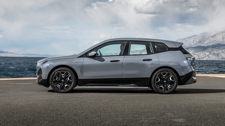 BMW iX (od 2021 r.)