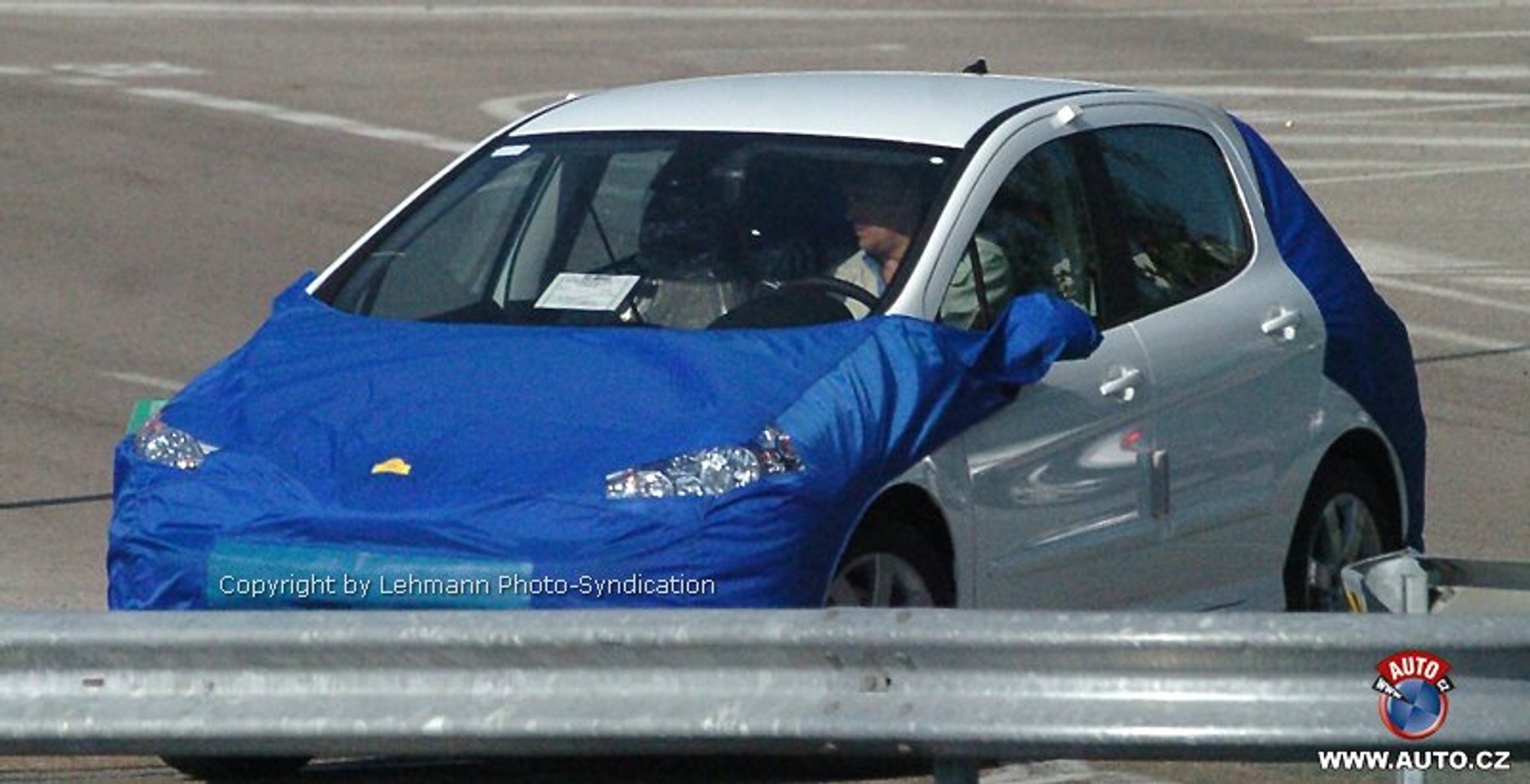 Zdjęcia szpiegowskie: Peugeot 308 – bez niespodzianek