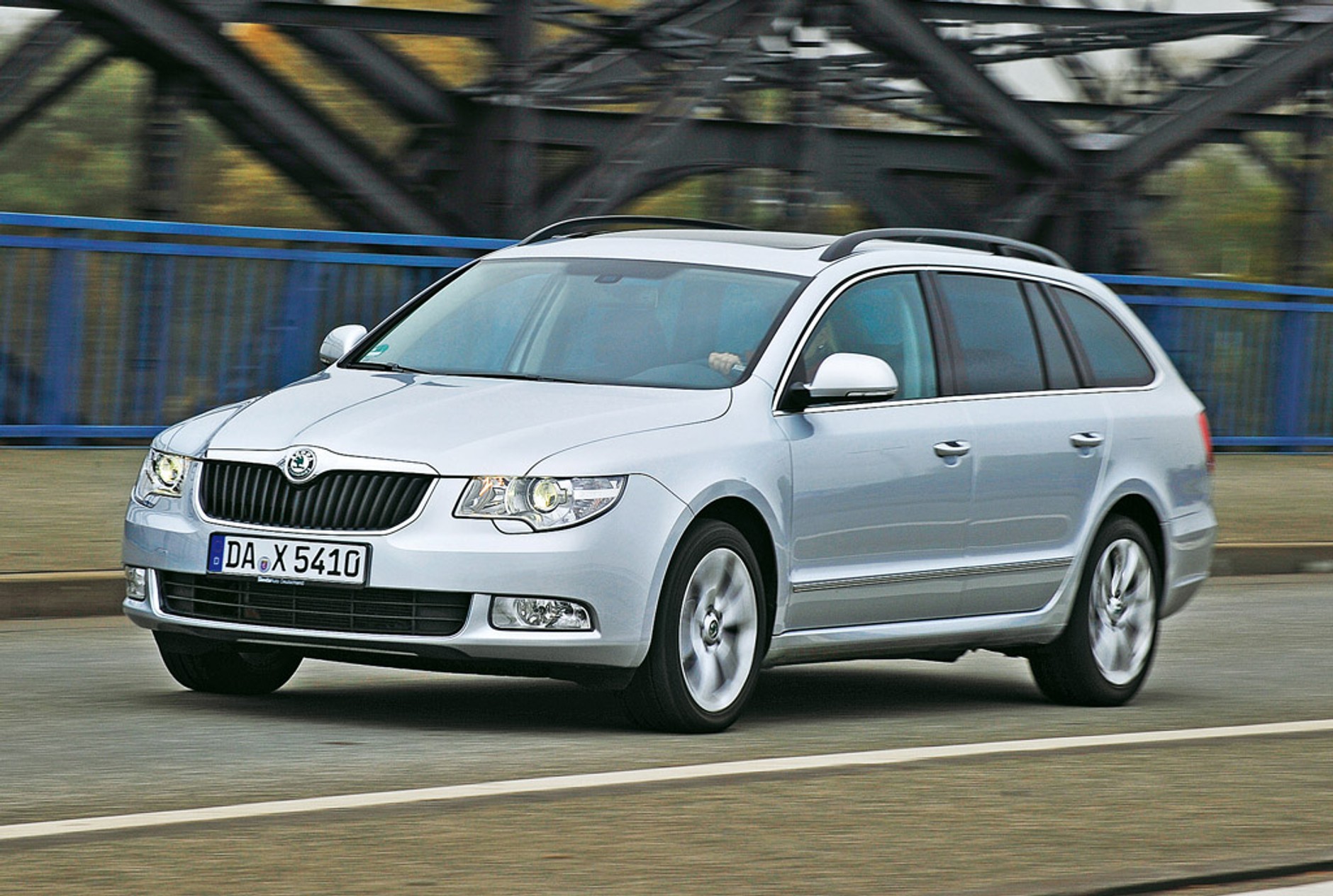 Mazda 6 kontra Skoda Superb i Opel Insignia: czy kombi może być luksusowe?