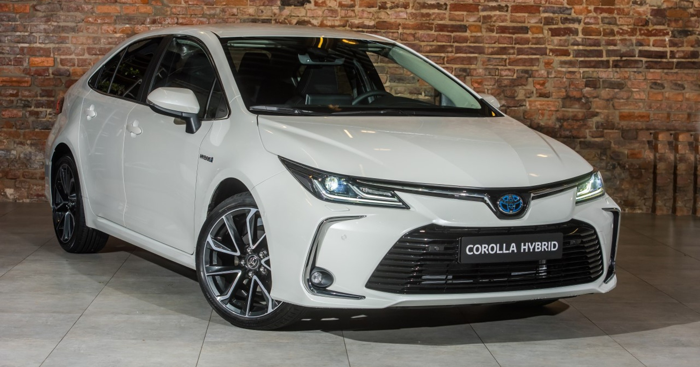 Nowa Toyota Corolla Sedan - rodzina w komplecie